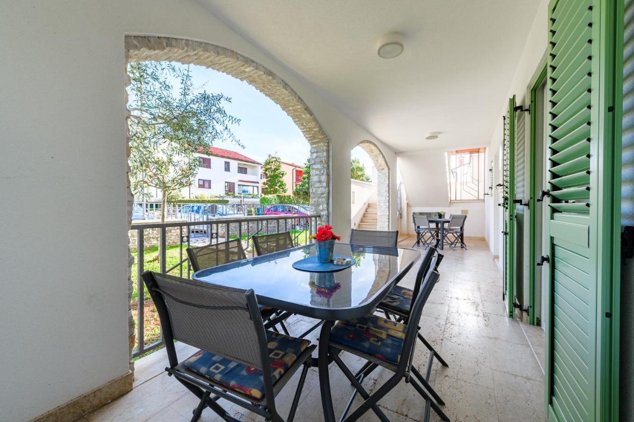 Apartman Inteuro Porec Exterior photo